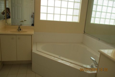 House in Delray Beach, Florida 2 bedrooms, 164.07 sq.m. № 1151998 - photo 5