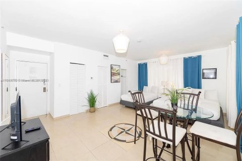 Condo in Miami Beach, Florida, 1 bedroom  № 1240245 - photo 13