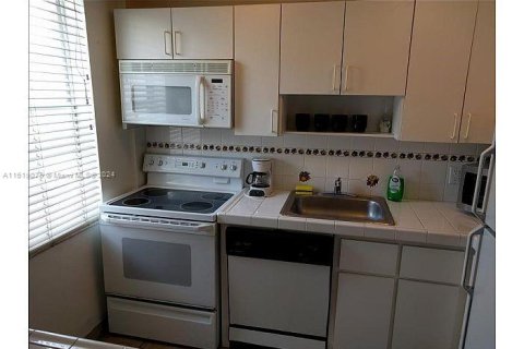 Condominio en venta en Miami Beach, Florida, 1 dormitorio № 1240245 - foto 4