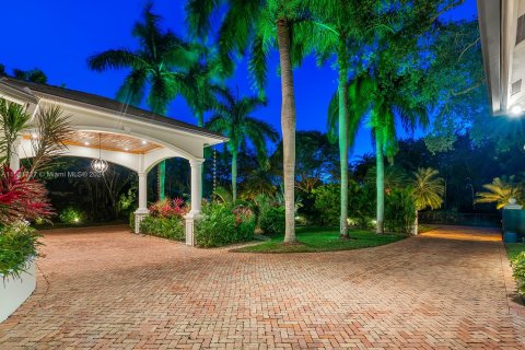 Villa ou maison à vendre à Pinecrest, Floride: 5 chambres, 449.46 m2 № 1097269 - photo 9