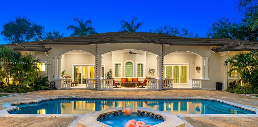 Villa ou maison à Pinecrest, Floride 5 chambres, 449.46 m2 № 1097269