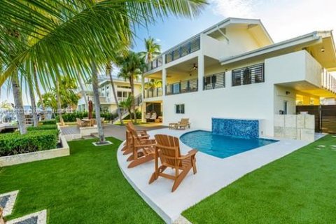 House in Islamorada, Village of Islands, Florida 3 bedrooms, 261.61 sq.m. № 981020 - photo 28