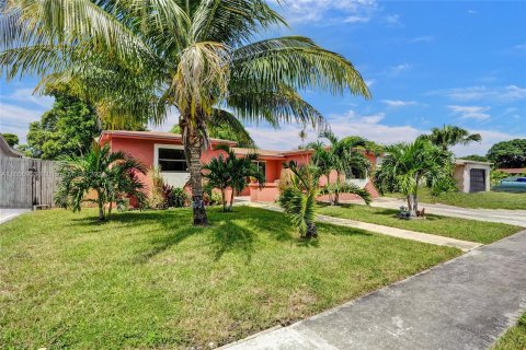 Villa ou maison à vendre à Lauderdale Lakes, Floride: 3 chambres, 163.32 m2 № 1372410 - photo 3