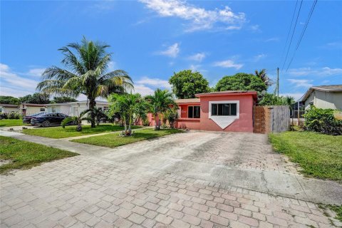 Villa ou maison à vendre à Lauderdale Lakes, Floride: 3 chambres, 163.32 m2 № 1372410 - photo 4