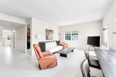 Condo in Miami Beach, Florida, 1 bedroom  № 1320941 - photo 5