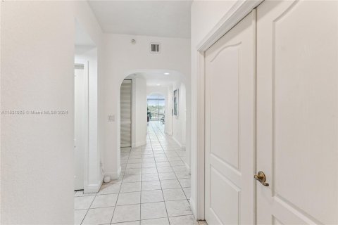 Copropriété à vendre à Doral, Floride: 3 chambres, 158.86 m2 № 1009058 - photo 5