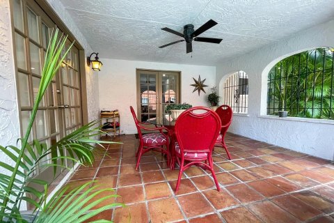 Villa ou maison à vendre à West Palm Beach, Floride: 6 chambres, 212.19 m2 № 952228 - photo 8