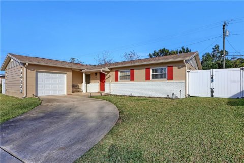 Villa ou maison à vendre à Titusville, Floride: 3 chambres, 115.11 m2 № 1349733 - photo 1