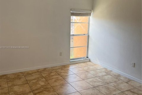 Condo in Miami, Florida, 2 bedrooms  № 1391846 - photo 12