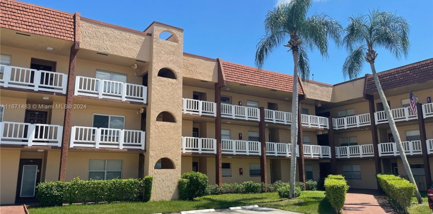 Condo in Sunrise, Florida, 2 bedrooms  № 1391876