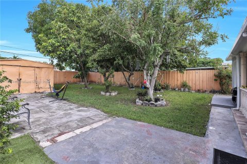 Casa en venta en Hialeah, Florida, 2 dormitorios, 89.37 m2 № 1391847 - foto 16