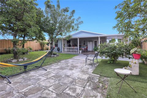 Villa ou maison à vendre à Hialeah, Floride: 2 chambres, 89.37 m2 № 1391847 - photo 15