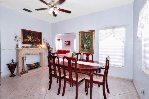 Casa en venta en Hialeah, Florida, 2 dormitorios, 89.37 m2 № 1391847 - foto 4