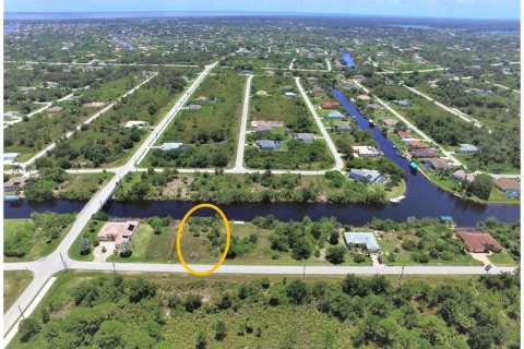 Terreno en venta en Port Charlotte, Florida № 947009 - foto 3