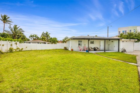 House in Oakland Park, Florida 3 bedrooms, 115.29 sq.m. № 1155707 - photo 11