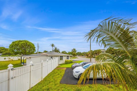 House in Oakland Park, Florida 3 bedrooms, 115.29 sq.m. № 1155707 - photo 6