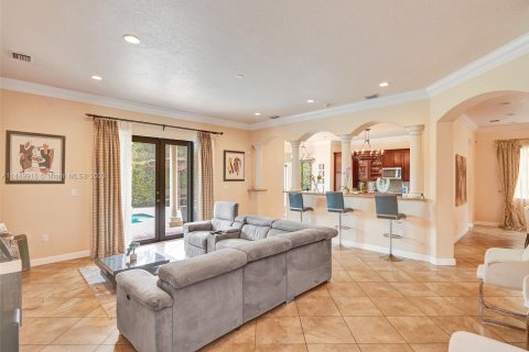 Villa ou maison à vendre à Cutler Bay, Floride: 5 chambres, 438.22 m2 № 724359 - photo 19