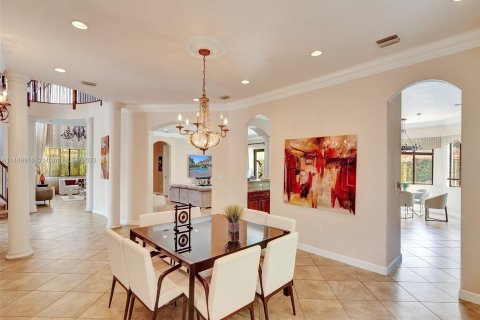 Villa ou maison à vendre à Cutler Bay, Floride: 5 chambres, 438.22 m2 № 724359 - photo 13