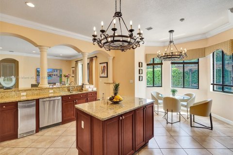 Villa ou maison à vendre à Cutler Bay, Floride: 5 chambres, 438.22 m2 № 724359 - photo 24