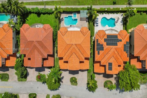 Villa ou maison à vendre à Cutler Bay, Floride: 5 chambres, 438.22 m2 № 724359 - photo 3