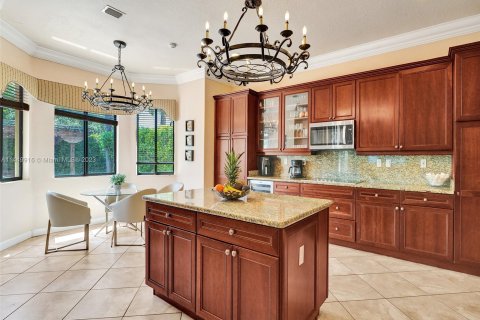 Villa ou maison à vendre à Cutler Bay, Floride: 5 chambres, 438.22 m2 № 724359 - photo 21