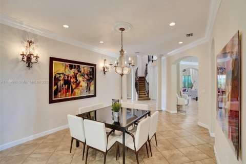 Casa en venta en Cutler Bay, Florida, 5 dormitorios, 438.22 m2 № 724359 - foto 14