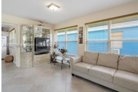 House in Hollywood, Florida 4 bedrooms, 194.91 sq.m. № 1145802 - photo 11