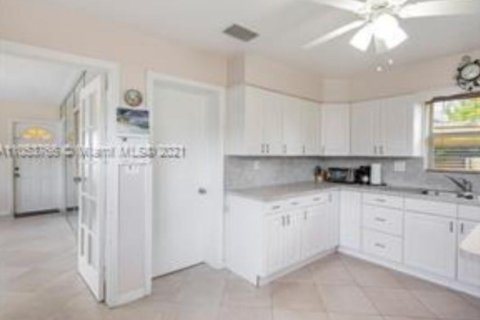 Villa ou maison à vendre à Hollywood, Floride: 4 chambres, 194.91 m2 № 1145802 - photo 14