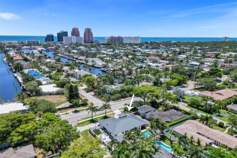 House in Fort Lauderdale, Florida 4 bedrooms, 253.25 sq.m. № 1162074 - photo 1