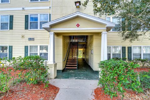 Condo in Tampa, Florida, 1 bedroom  № 1427902 - photo 1