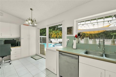 Casa en venta en Miramar, Florida, 4 dormitorios, 205.04 m2 № 1348033 - foto 22