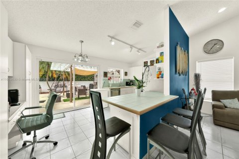 Casa en venta en Miramar, Florida, 4 dormitorios, 205.04 m2 № 1348033 - foto 17