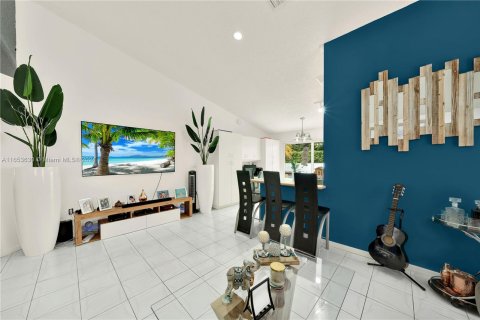 Casa en venta en Miramar, Florida, 4 dormitorios, 205.04 m2 № 1348033 - foto 15