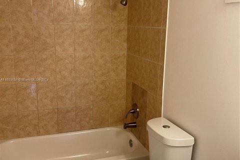 Condo in Lauderhill, Florida, 3 bedrooms  № 1347952 - photo 5