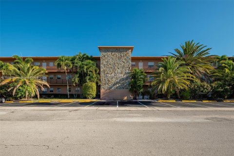 Condominio en venta en Hallandale Beach, Florida, 1 dormitorio, 53.33 m2 № 1189168 - foto 10