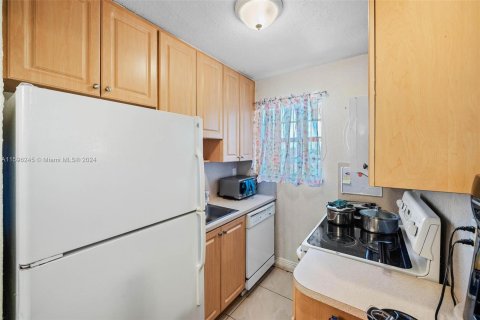 Condominio en venta en Hallandale Beach, Florida, 1 dormitorio, 53.33 m2 № 1189168 - foto 5