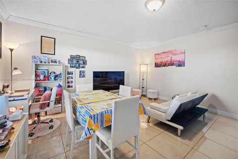 Condominio en venta en Hallandale Beach, Florida, 1 dormitorio, 53.33 m2 № 1189168 - foto 3