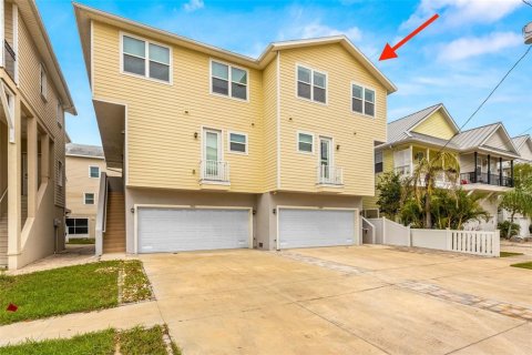 Adosado en venta en Tampa, Florida, 3 dormitorios, 189.06 m2 № 1405542 - foto 1