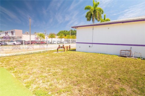 Propiedad comercial en venta en Opa-locka, Florida № 1162166 - foto 10