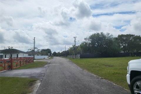 Propiedad comercial en venta en Homestead, Florida № 1402575 - foto 3