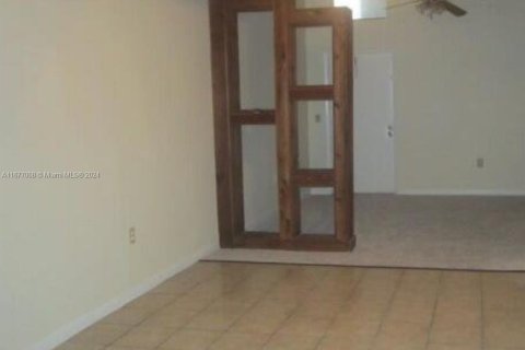 House in Sunrise, Florida 2 bedrooms, 120.4 sq.m. № 1402570 - photo 4