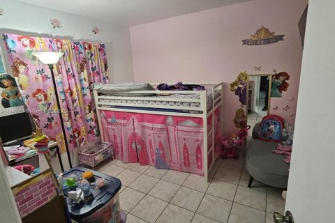 Condo in Hialeah, Florida, 3 bedrooms  № 1331908 - photo 25