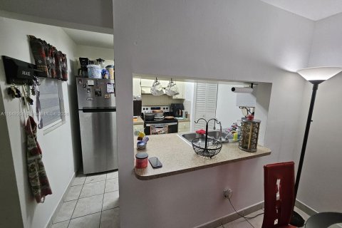 Condo in Hialeah, Florida, 3 bedrooms  № 1331908 - photo 5