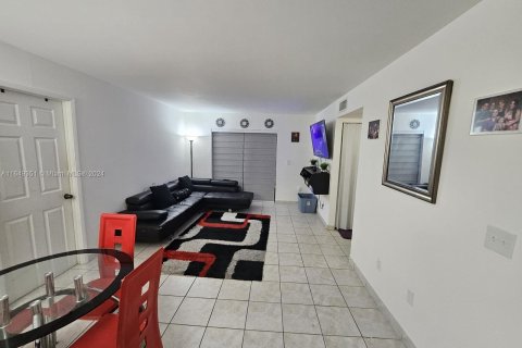 Condo in Hialeah, Florida, 3 bedrooms  № 1331908 - photo 2