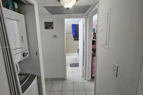 Condominio en venta en Hialeah, Florida, 3 dormitorios, 91.04 m2 № 1331908 - foto 28