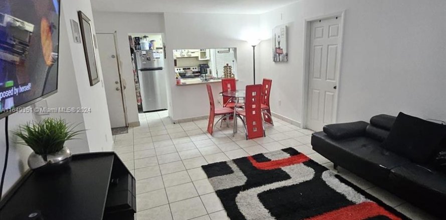 Condo in Hialeah, Florida, 3 bedrooms  № 1331908