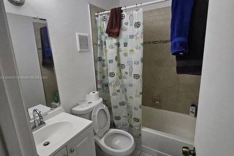 Condo in Hialeah, Florida, 3 bedrooms  № 1331908 - photo 24