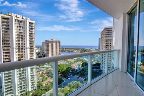 Condo in Aventura, Florida, 2 bedrooms  № 1330836 - photo 1