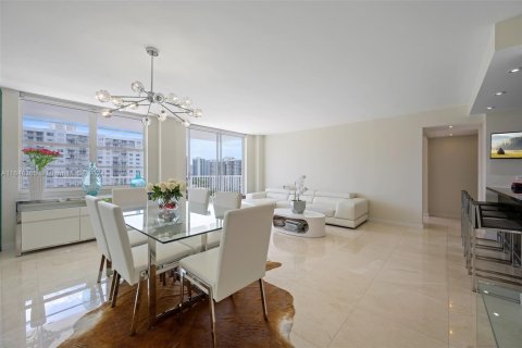 Condo in Aventura, Florida, 2 bedrooms  № 1330833 - photo 9