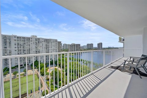 Copropriété à vendre à Aventura, Floride: 2 chambres, 136.19 m2 № 1330833 - photo 3